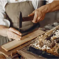 نجار و تعمیرکار سیار درچوبی