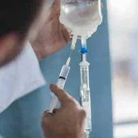 سرم تراپی  و تزریقات  و فیزیوتراپی