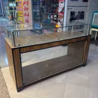 ویترین شیشه‌ای فروشگاهی MDF با نمای چوبی طول 1.5|فروشگاه و مغازه|تهران, میدان ولیعصر|دیوار