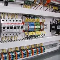 آموزش برق ،انرژی و کامپیوتر در آموزشگاه فنی