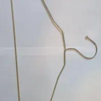 تعدادی چوب لباسی و رگال ساچمه ای تیله ای