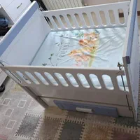 تخت گهواره ای کنار مادر، کاملا سالم و با کیفیت|تخت و صندلی بچه|رشت, نامجو|دیوار