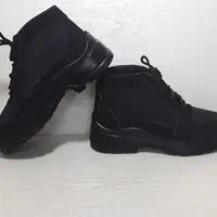 (کفش بابک ترکان)کوهنوردی و کار چرم تزریق.عمده.خرده|کیف، کفش، کمربند|تبریز, |دیوار