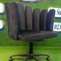 صندلی آرایشگاهی و کپ انگشتی