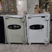 گاوصندوق مجهز به سیستم قفل کن خودکار