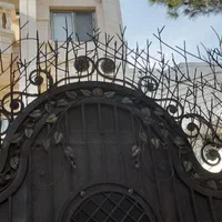 حفاظ روی دیوار بوته خاری شاخ گوزنی آکاردئونی پنجره|خدمات پیشه و مهارت|مشهد, شهرک رازی (شهرک غرب)|دیوار