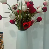 گل مصنوعی لاله و گلدان شیشه ای