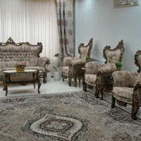 مبل ۷ نفره در حد نو جنس پارچه و چوب