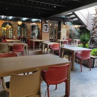 همکار با تجربه و حرفه ای (سالن - آشپزخانه - کافه)|استخدام خدمات فروشگاه و رستوران|اصفهان, جلفا|دیوار