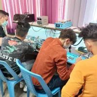 استخدام بانوان و آقایان در زمینه تعمیر موبایل