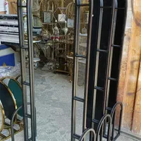 آیینه قدی ایستاده کنار سالنی مدل آینه پایه دار|آینه|آفتاب, |دیوار