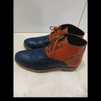 2 جفت کفش نیم بوت درجه یک.
