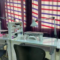 اجاره میز ناخن و تخت اسکینکر میکروکارمژه کار|اجارهٔ دفتر کار، اتاق اداری، مطب|رشت, معلم|دیوار