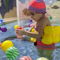 آموزش شنا ویژه کوکان وبانوان در استخر ثامن