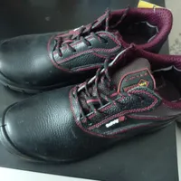 کفش کارپنجه آهنی نوسایز ۴۱