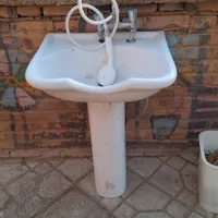 روشویی کار کرده سفید رنگ
