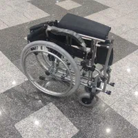 ویلچر آلومینیومی طوسی رنگ  چرخ ۲۴سفری    اکبند|آرایشی، بهداشتی، درمانی|تهران, فردوس|دیوار