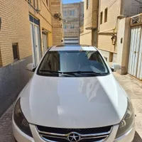 جک J5 اتوماتیک 1800cc، مدل ۱۳۹۴