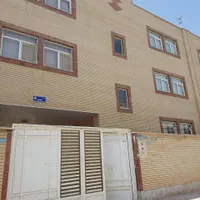آپارتمان۹۰متر دارای حیاط اختصاصی بزرگ