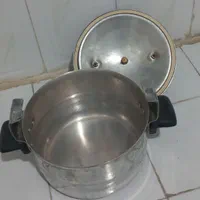 زودپز  قابلمه ای  ۶ نفره   استاندارد  و  عالی|ظروف پخت‌وپز|تهران, بهاران|دیوار