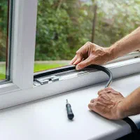 تعمیر،ریگلاژ درب پنجره های یو پی وی سی UPVC