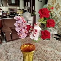 گلدان شیشه ایی با گل مصنوعی|صنایع دستی و سایر لوازم تزئینی|شیراز, شاه قلی بیگی|دیوار