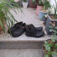 فروش نیم بوت ...وکفش کار جلوش آهن داره