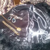 دستبندو گردن بندو گوشواره وساعت