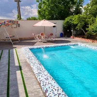 باغ ویلا سرسبز در مکانی دنج و آرام|اجارهٔ کوتاه‌مدت ویلا و باغ|هشتگرد, هشتگرد قدیم|دیوار