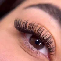 اکستنش مژه و لیفت و لمینت مژه و لیفت ابرو ۴۰۰