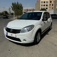 رنو ساندرو دنده‌ای، مدل ۱۳۹۵ بی رنگ