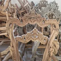 کار در کارگاه تولیدی مبل