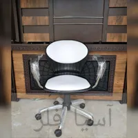 صندلی کامپیوتر چرخ دار اداری صدفی سفید مشکی
