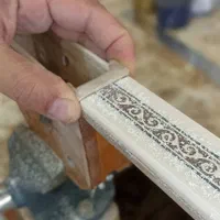 سرویس کامل تار در کارگاه  سازسازی|سازهای سنتی|رشت, معلم|دیوار