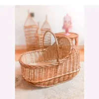 گهواره و نی نی لای لای نوزاد