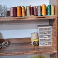 قفسه خیاطی و کتاب