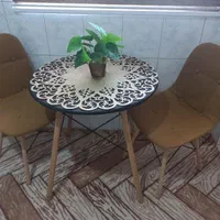 میز ناهار خوری دو نفره سالم و تعدادی وسایل منزل