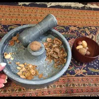 گردوشکن سنگی|ظروف پخت‌وپز|مشهد, خین عرب|دیوار