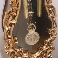 ساعت ایستاده طلایی رنگ