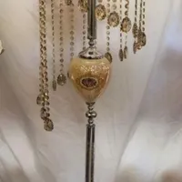 آباژور کنار سالنی گل دار