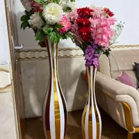 دوعددگلدان اصل باشاخه گل‌های مصنوعی