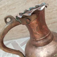 آفتابه مسی قدمت دار|کلکسیون اشیاء عتیقه|ری, |دیوار