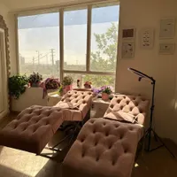 اجاره تخت مژه و میز ناخن و پدیکور