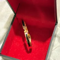 اکسسوری و بنگل و گوشواره