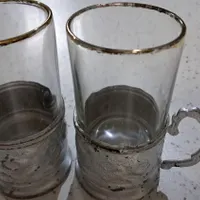 دو عدد استکان دور طلایی قدیمی با پایه ورشو قدیمی