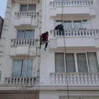 خدمات کار در ارتفاع بدون داربست با طناب|خدمات پیشه و مهارت|لاهیجان, شیخ زاهد|دیوار