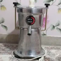 آبمیوه گیری  نونو جنس تیغه فولادضدزنگ یک ونیم اسب