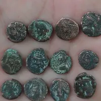 سکه و دستبند قدیمی