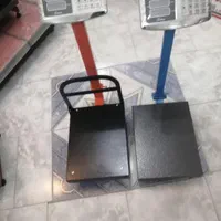 ترازو و باسکول ۱۵۰ و ۳۰۰ کیلویی|فروشگاه و مغازه|هشتگرد, |دیوار