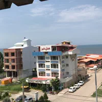 اجاره روزانه آپارتمان ویو دریا/بر بلوار ساحلی اطبا